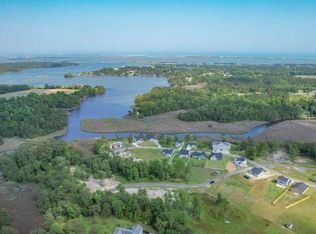 205 Baker Rd, Hubert, NC 28539