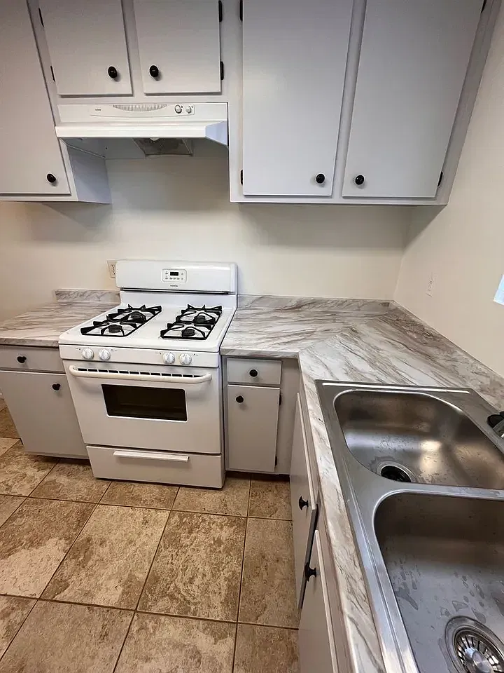 2 bed, 1.5 bath, 992 sqft, $2,500 — Photo 2