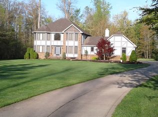 9070 Oakstone Trl, Chardon, OH 44024