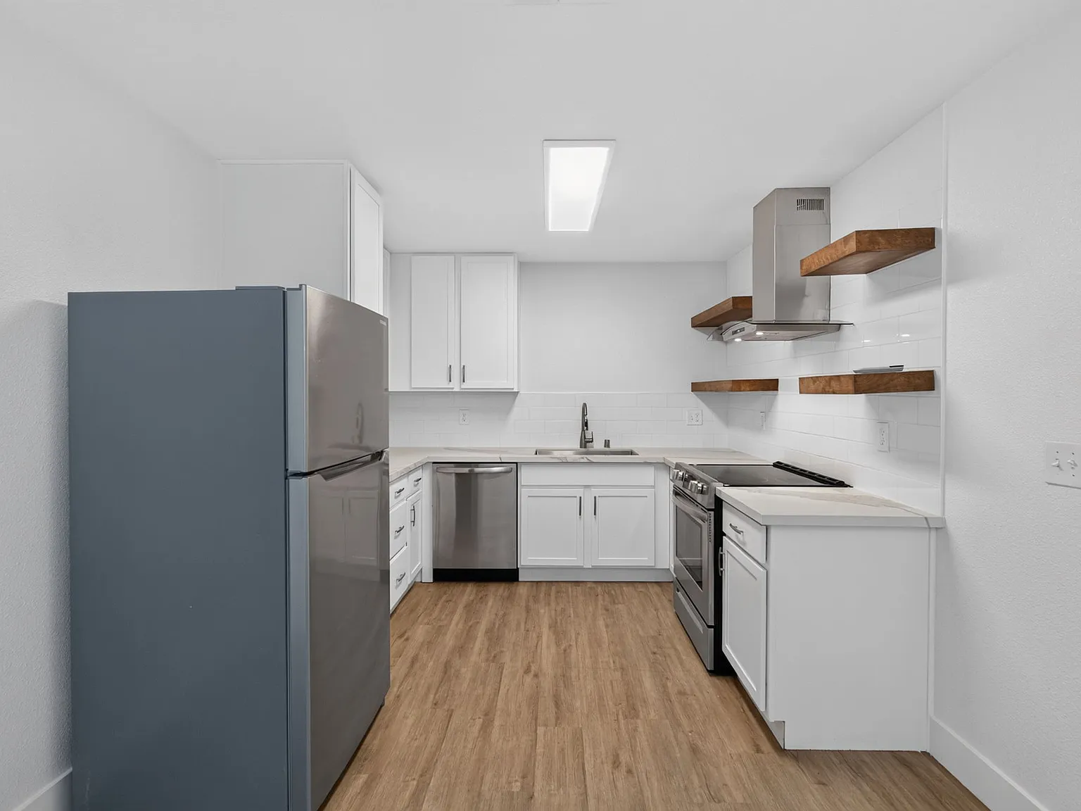 3 bed, 1248 sqft, $2,450 — Photo 3
