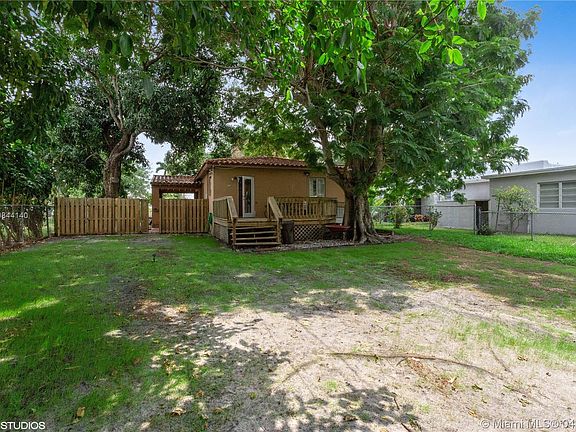 4th image of 620 La Villa Dr