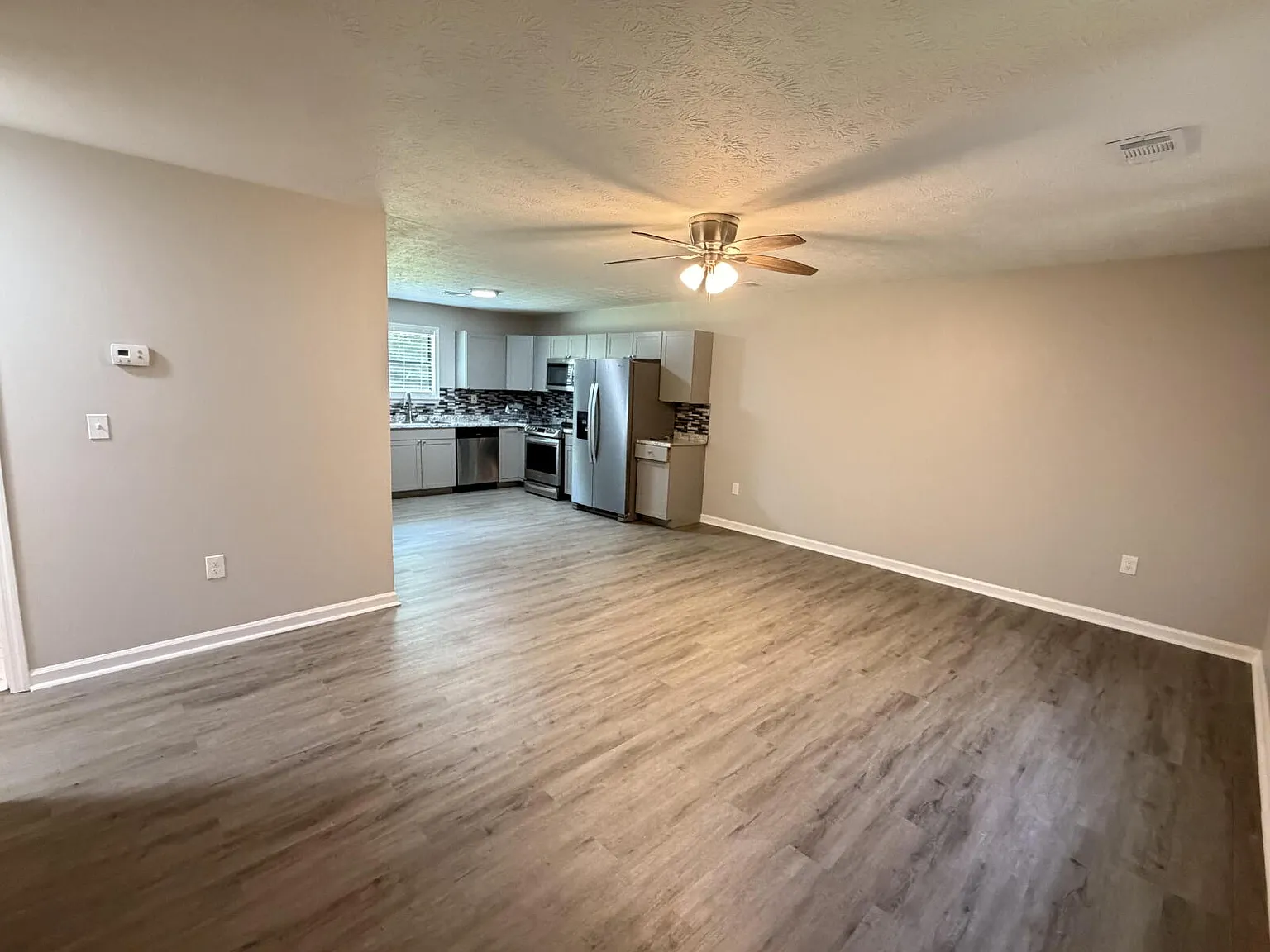 107 Jay Ln — Photo 2
