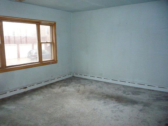 3rd image of 3545 N Newcastle Ave
