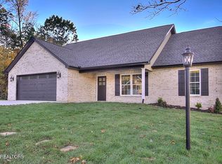 1023 Saint Johns Dr, Maryville, TN 37801