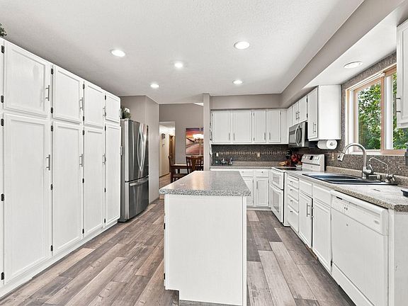 5th image of 6649 Buckingham Rd