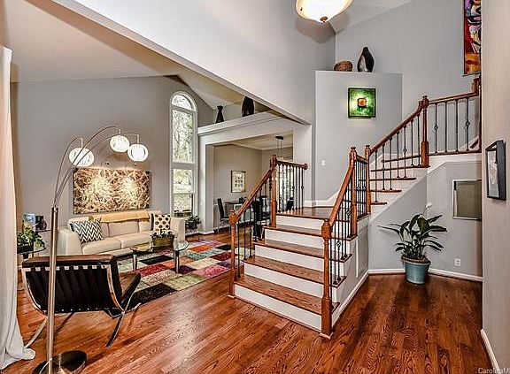 2nd image of 504 River Oaks Ln