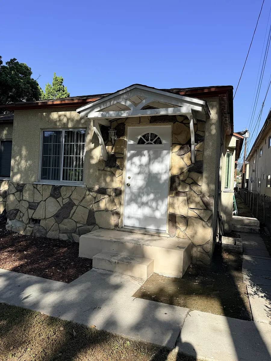 Building Photo - 1700 Grismer Ave