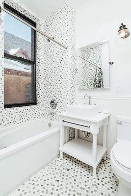 Rented by Nooklyn NYC LLC | media 31