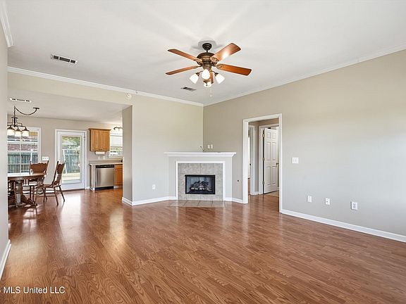 4th image of 315 Orchard Way