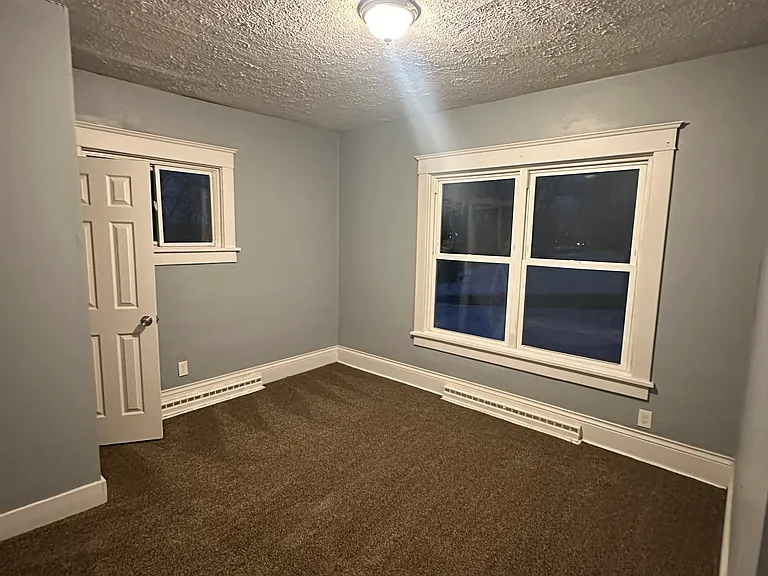 709 3rd St SE — Photo 5