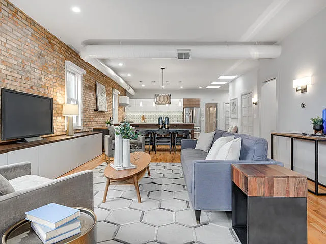1742 N Winchester Ave #203 — Photo 6