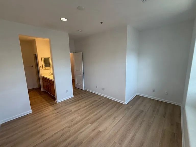 1419 Nevin Plz — Photo 24