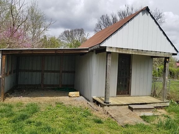 3rd image of 428 Queen Ann Ct