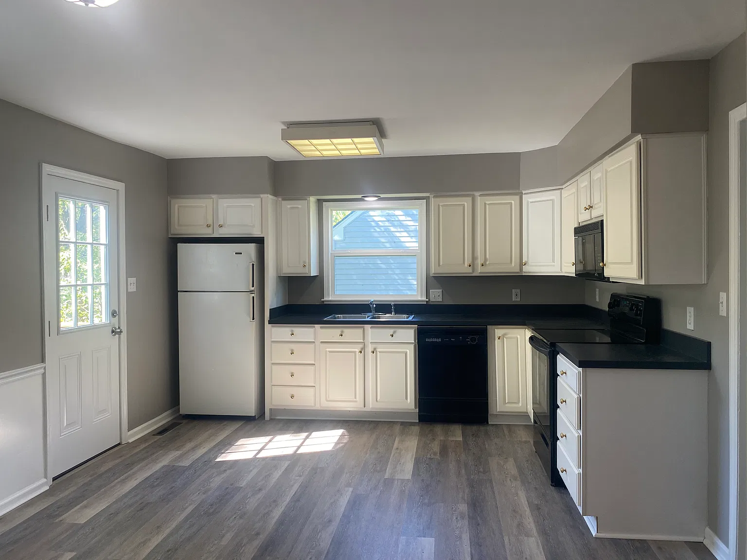 4 bed, 1214 sqft, $1,800 — Photo 4
