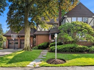 27 Glendale Rd, Marblehead, MA 01945