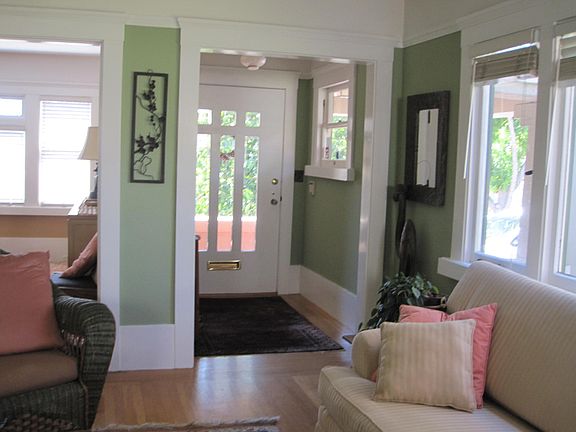 __Front door from the livingroom