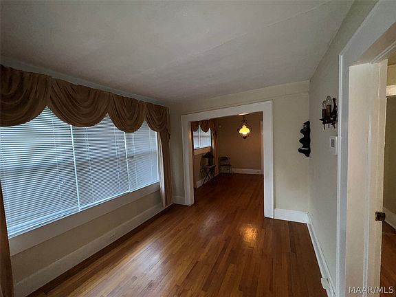 4th image of 2038 Carlo St