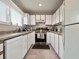 918 Roderick Ave #201, Coquitlam, BC V3K 1R1