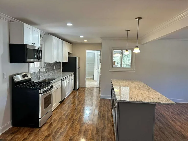 4642 Elmhurst Dr — Photo 4