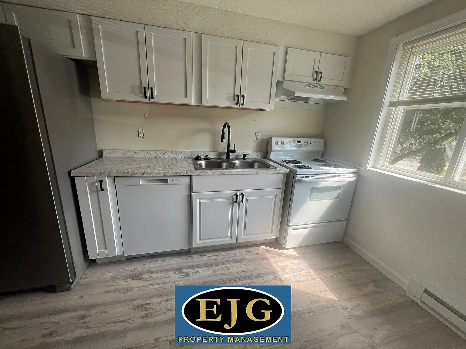 2 bed, 800 sqft, $1,700 — Photo 2