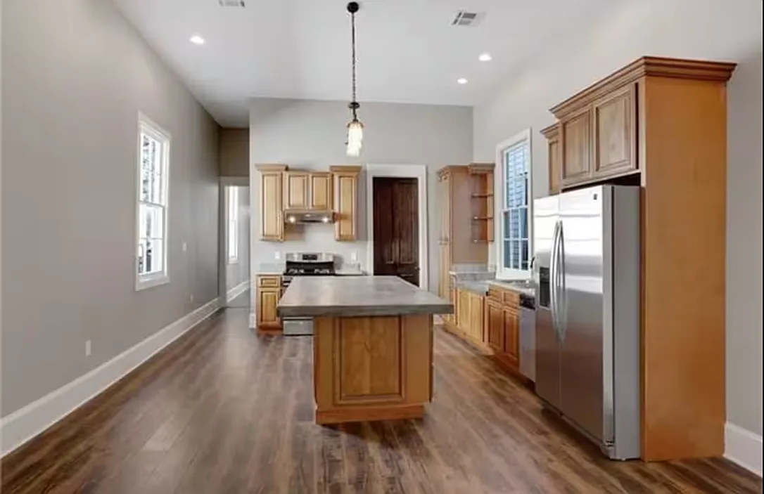 2 bed, 2.5 bath, 2000 sqft, $3,195 — Photo 2