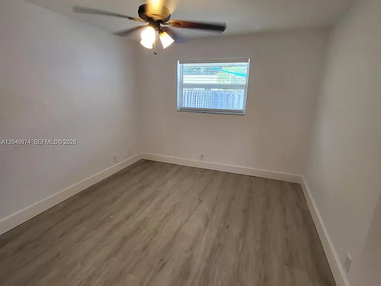 1200 NE 5th Ter #1 — Photo 8