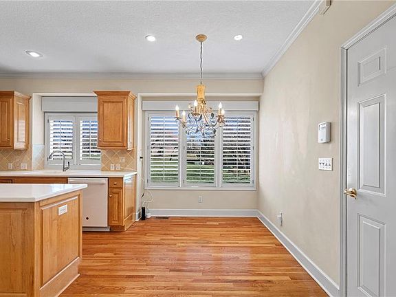 5th image of 14319 Russell St