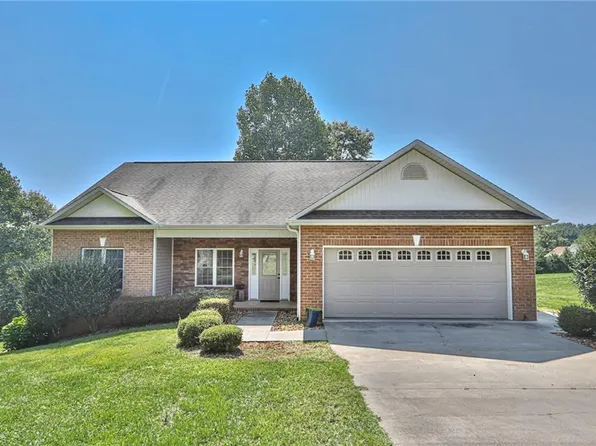 300 Lexi Dr, Millers Creek, NC 28651