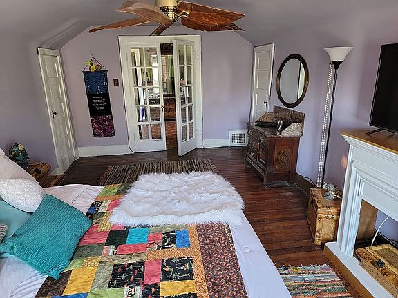 5th image of 661 Bucklin St