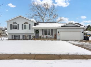 400 Sunbrook St SE, Grand Rapids, MI 49508