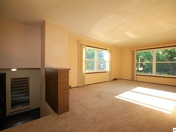 3rd image of 523 8th Ave SE