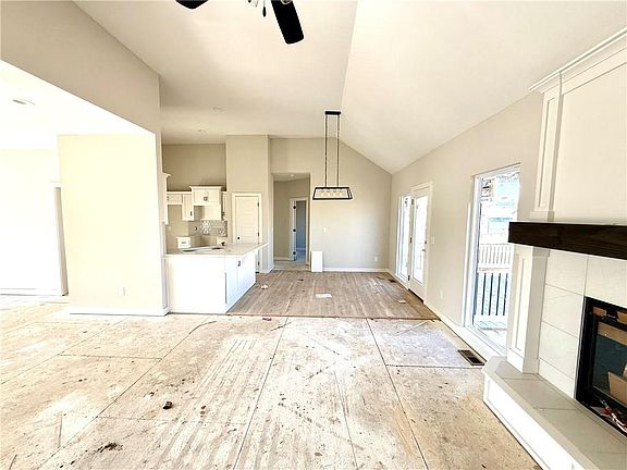3rd image of 1022 Jasmine Dr