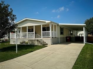 209 Pin Oak Cir, Elyria, OH 44035