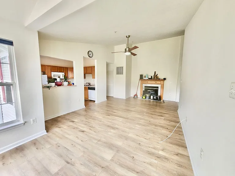 7505-J Calderon Ct #213 — Photo 4