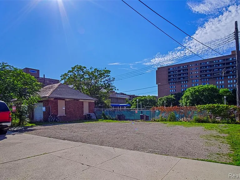 68 E Willis St #9 — Photo 16