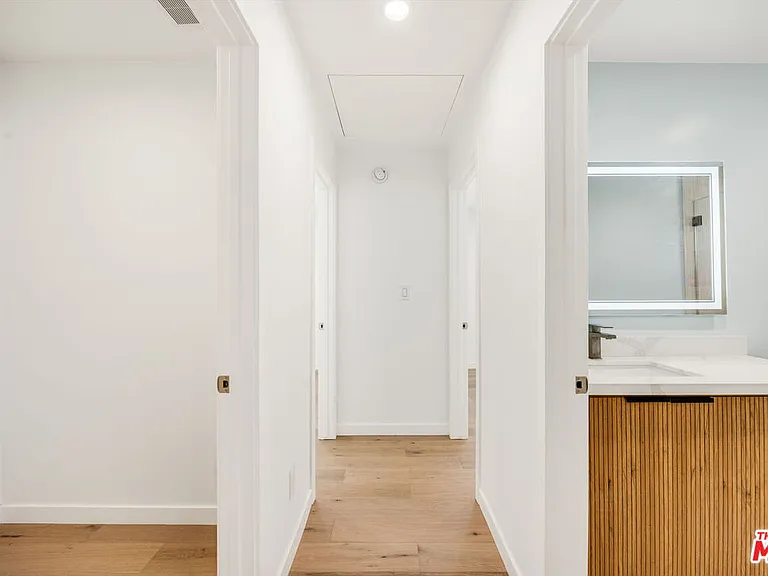 7933 Zelzah Ave — Photo 22