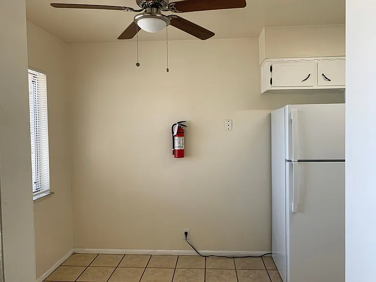 One Bedroom Units with Walk-in Closet — Photo 2