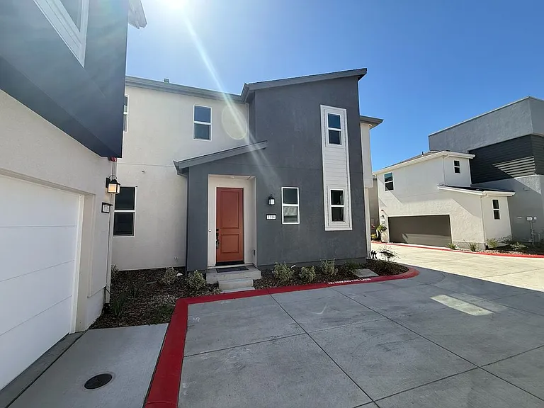 1114 Bengal Loop — Photo 1
