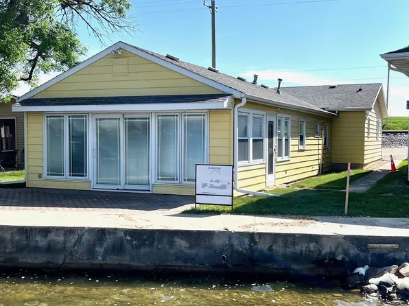 1881 Cornelia Dr, Clarion, IA 50525