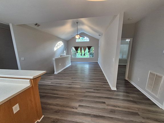 2nd image of 420 Pointe Cir
