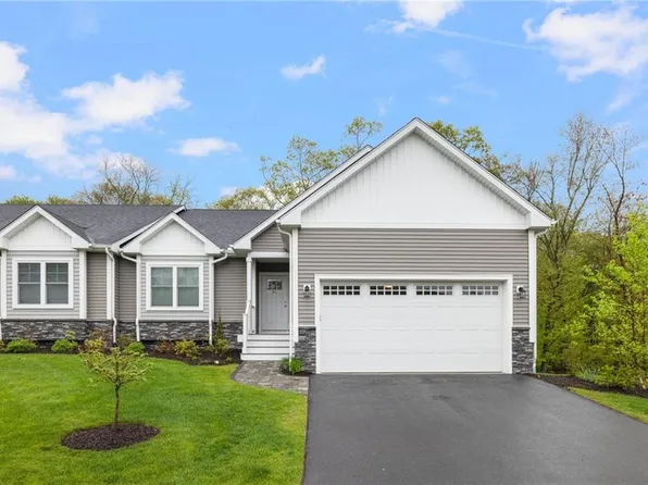 81 Stonebridge Ln, East Greenwich, RI 02818