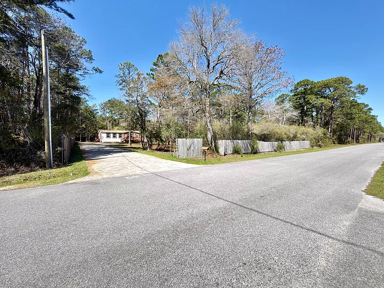 55 Oak Ave — Photo 64