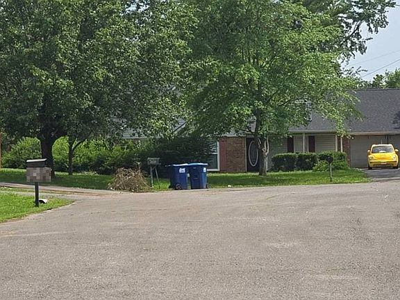 5th image of 301 Short Ct