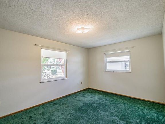 4th image of 705 Ward Cir