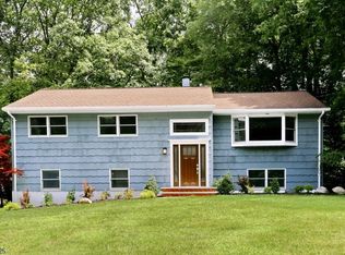 73 Chuckanutt Dr, Oakland, NJ 07436