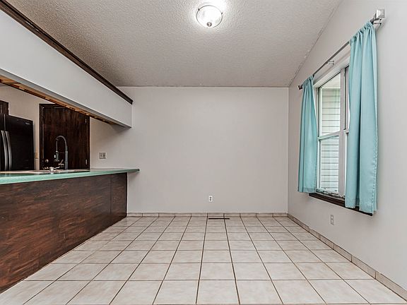 5th image of 322 Clydesdale Cir
