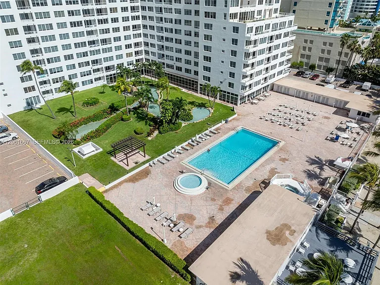 5005 Collins Ave #1506 — Photo 20