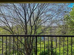18300 Streamside Dr APT 303, Gaithersburg, MD 20879