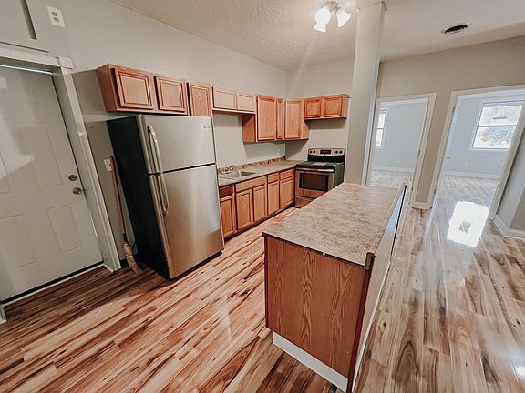 2nd image of 1098-1100 Broadway #100-1