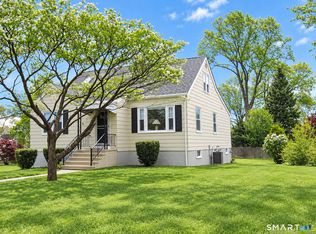 71 Country Rd, Fairfield, CT 06824